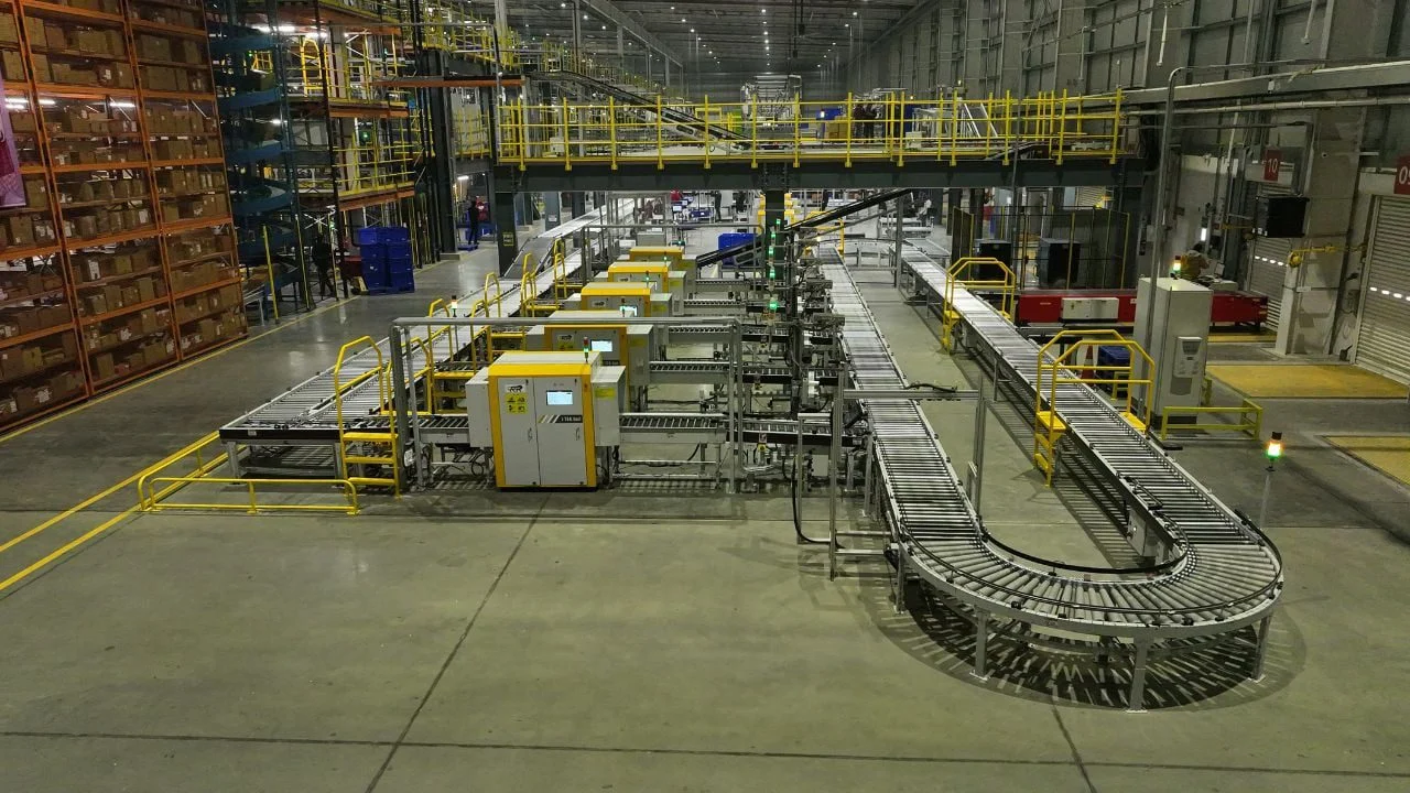 micro-fulfilment-centres-future-of-e-commerce-large-warehouse